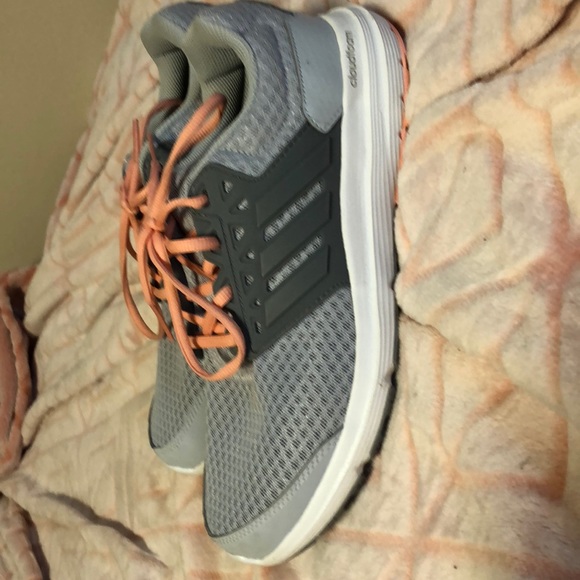 *FLASH SALE* Adidas Running Cloudfoam Shoes - Picture 4 of 4